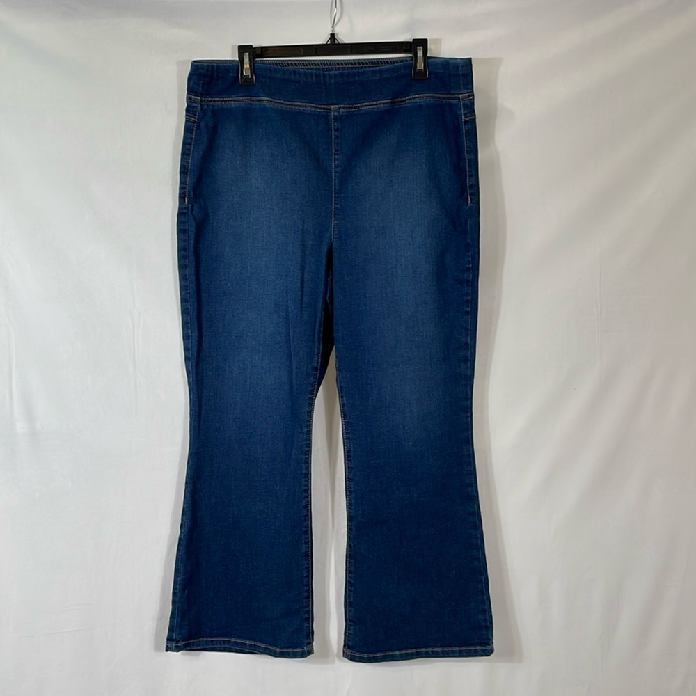 Free People We The Free Pull-on Jeans XL Medium Wash Cropped EUC